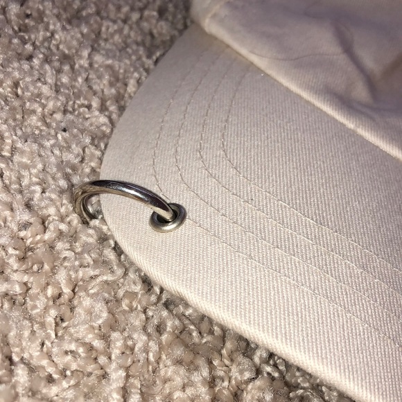 Beige hat - Picture 4 of 4